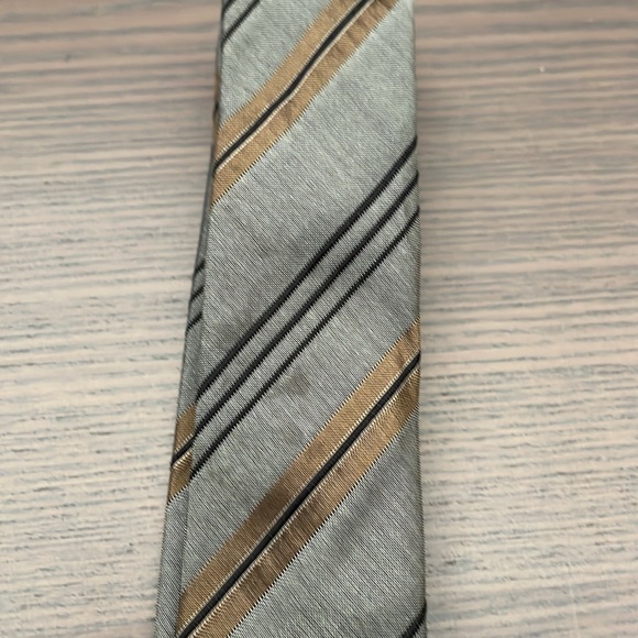 Hugo Boss Mens tie green,black&gold.See photos for marks priced accordingly - Picture 11 of 11
